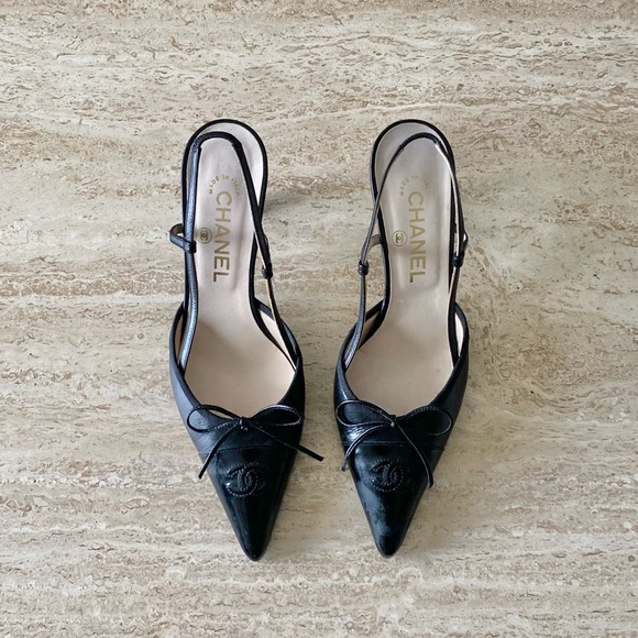 CHANEL Shoes - Vintage Chanel CC Bow Cap Toe Slingback Heels